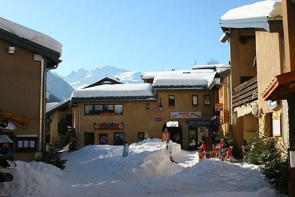LE VILLAGE