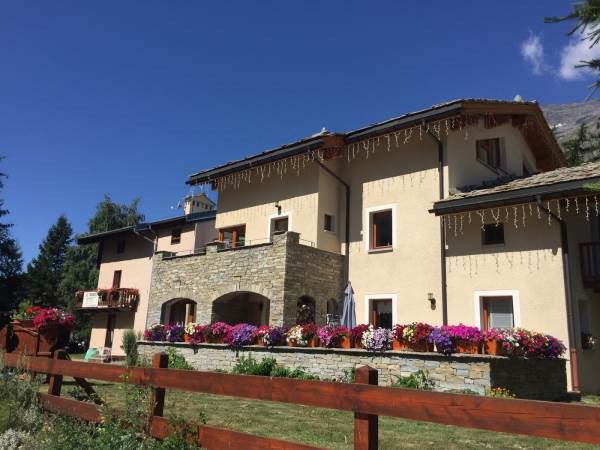 "Maison Neuve/Le Cadran"